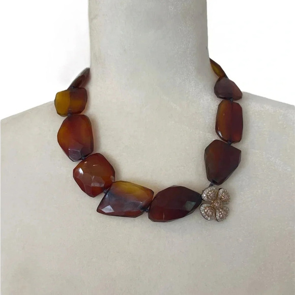 High End Polished Agate Gemstone Necklace With Crystal Flower - Picture 3 of 6